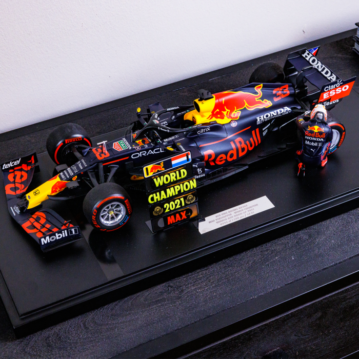 Max Verstappen 2021 Oracle Red Bull Racing F1 Team RB16B 1:8 Scale Mod